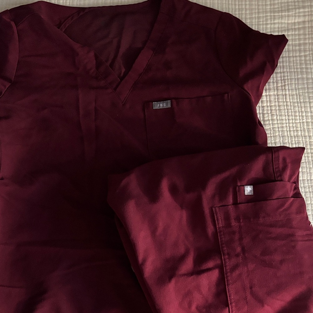 Figs Women's Scrub Set in Burgundy